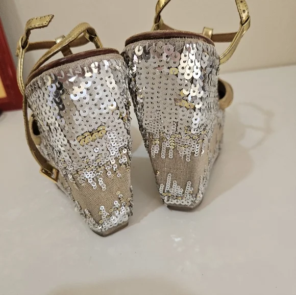 Tory Burch Gold Sequin Wedge Heel Sandals - Picture 9 of 9